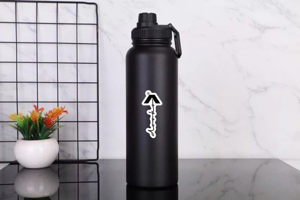 dooko logo sticker on water bottle